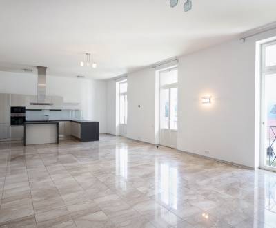 METROPOLITAN │  Exclusive 2-bdrm apartment with a terrace in city cent
