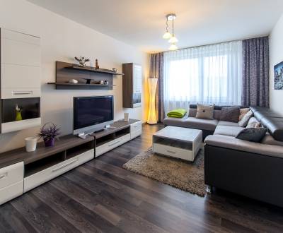 Modern spacious 3bdr apt 100m2, with  loggia and parking