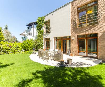 Sunny spacious 4 bdr family house 220 m2 with garden