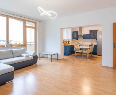 Stylish 2bdr apt 84m2, with terrace and parking in a pleasant area
