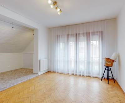 Spacious family house with parking 