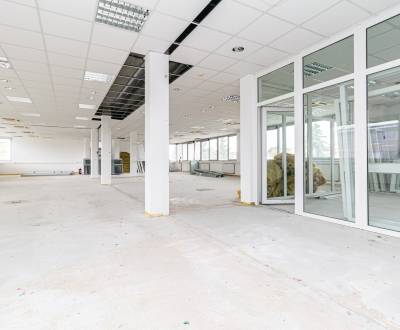  METROPOLITAN │Spacious offices with parking for rent in Bratislava