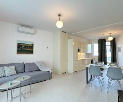 Large newly-renovated 2-bedroom apartment on Kamenné námestie