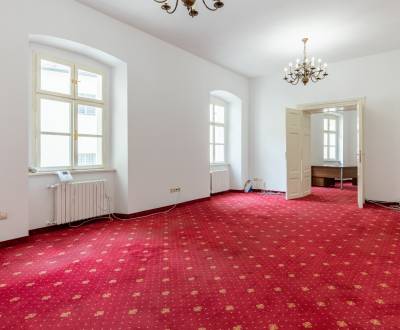 Office space 62m2, in a historical building on the Main Square 