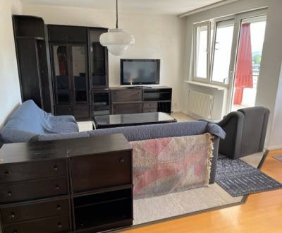 Spacious 2bdr apt 82 m2, 2x loggia and garage, good location