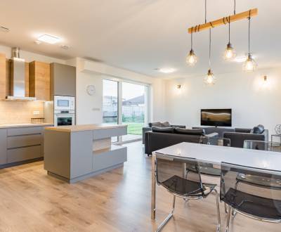 High standard 3bdr house 109m2, with 2 terraces, garden and 2 parking 