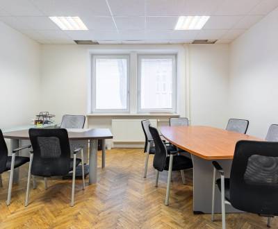 Spacious office space 120m2 with parking in wanted location