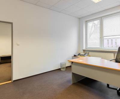 Spacious office space 120m2 with parking in wanted location