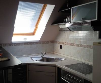 Rent Three bedroom apartment, Three bedroom apartment, Jaroslawská, Mi