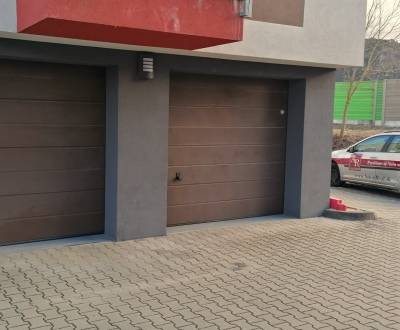 Sale Garage, Garage, Odbojárov, Trenčín, Slovakia