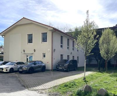 Office premises in family house 146m2 + 148m2, 8x parking, great area