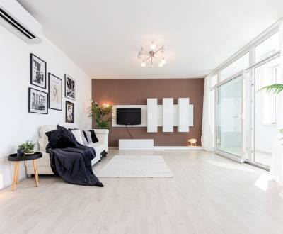 METROPOLITAN│EXCLUSIVE Sunny 1bdrm apartment with parking for SALE