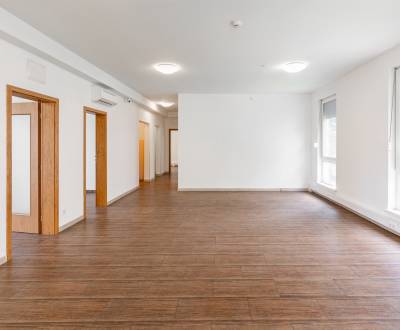 Office premises in family house 148m2, 1st floor, 4x parking