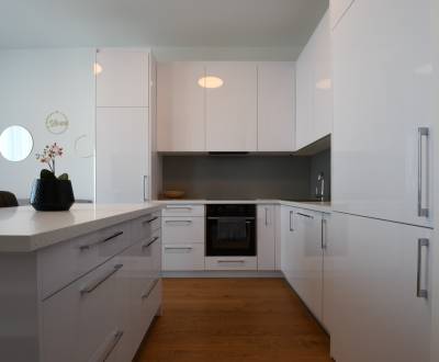 New, modern 2 bedroom apartment in SKY PARK