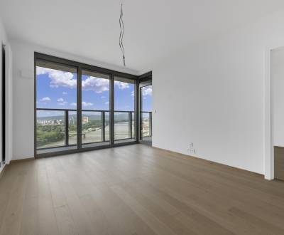 THE HOME - EUROVEA TOWER - new 1-bedroom apartment with Castle view