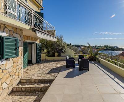  Spacious family house, 242 m2, terraces, island Prvij - Šepurine