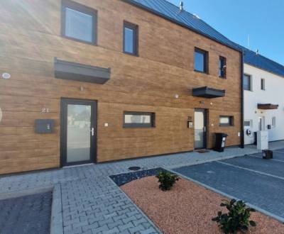 Rent Three bedroom apartment, Three bedroom apartment, Magnóliová, Bra