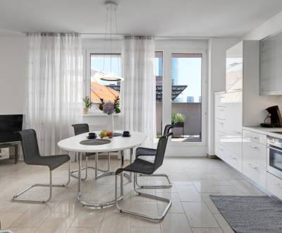 RESERVED 1bdr apt in the center, 60m2, balcony 11m2, parking in garage