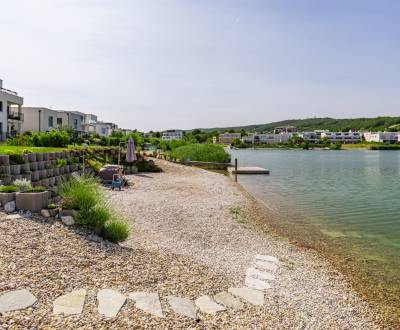 3-bdr apt with balcony by the lake, 94m2, partially furnished, parking