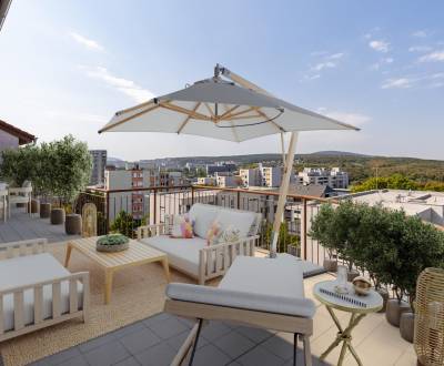 3-bdr apartment with large terrace in Horsky Park, 160 m2, garage