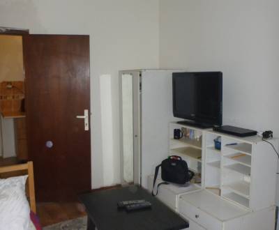 Cozy 2-Room Apartment in Vrakuňa with Great Accessibility