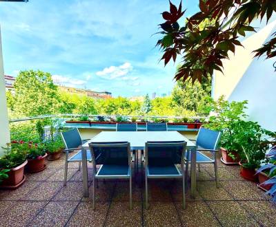 Sale Four+ bedroom apartment, Four+ bedroom apartment, Štúrova, Bratis