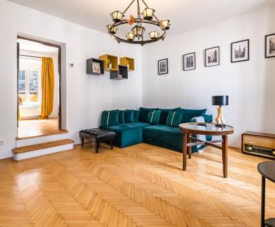 Unique 1bdr apt 53m2,with wooden parquet floors in a historic building