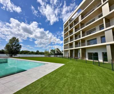 3‑r Premium Apartment with  Terrace & Storage, Pool, near spa Piešťany