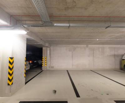 EXCLUSIVE RESREVATION Parking space for rent 