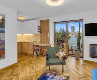 Stylish studio apt 25m2 with terrace, FOR SHORT-TERM RENT (4-6 MONTHS)