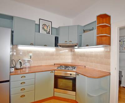 Spacious 3-Room Apartment with Parking in Central Galanta