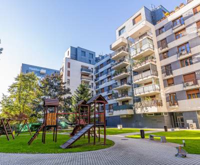 Spacious 2(3) bdr apartment, 81 m2, 4 x loggia, cellar, BORIA 