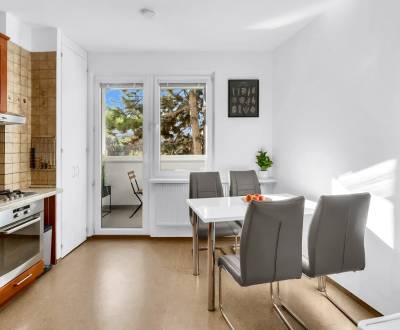 3bdr apt 83 m2 + 2 loggia, near lake Draždiak and tram, 3/8 floor