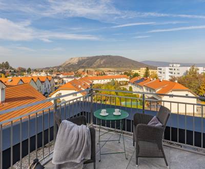 Beautiful 2-bdr apt 85 m2 with large terrace, castle view, garage