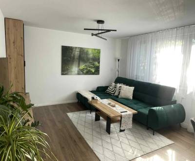 Modern 2bdr apt 72m2, with A/C and balcony, pleasant location