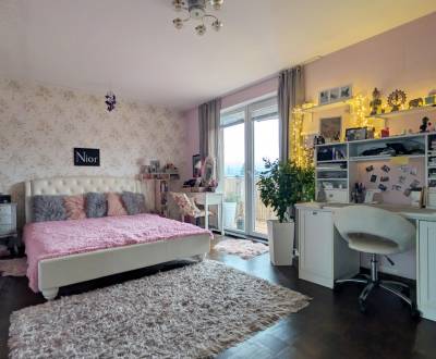Sale Four+ bedroom apartment, Four+ bedroom apartment, Tomášikova, Zvo