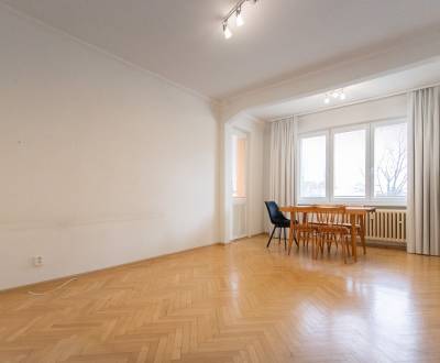 Fully furnished 3-bdrm flat with 2 loggias, Nové Mesto