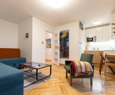 Furnished studio with parking, Old Town