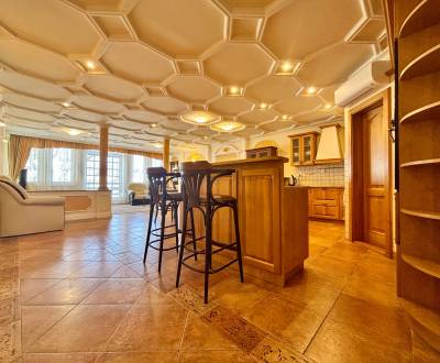 I FOR RENT - Spacious 3 bedroom apartment at Zámocká street