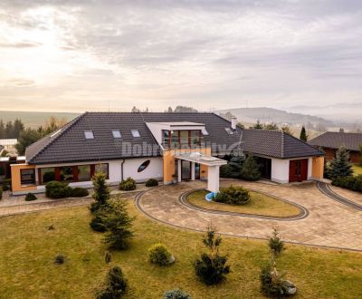 ? Elegant Family Estate with Expansive Grounds | Laskár, Slovakia 