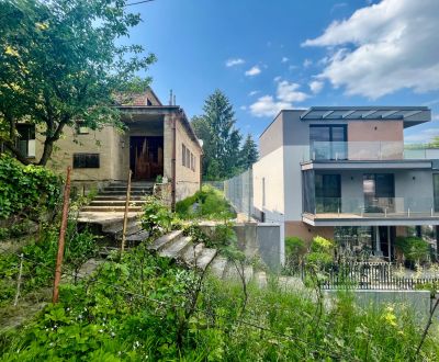 FOR SALE Unique plot with old house near Horský park, Budkova 