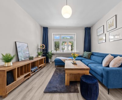 BA I-Rent of a modern 3-room apartment in a brick building-Cintorínska