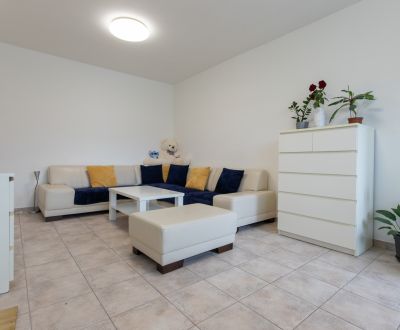 Sunny 3-bedroom apartment with 2 loggias, Dúbravka