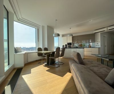 PANORAMA CITY - 2-bed apt. with castle view, 26th fl., 97 sqm