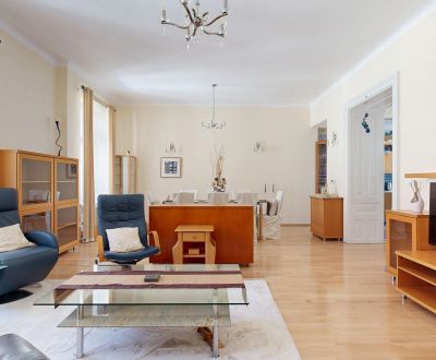 Spacious apartment in the historic center for sale I Old Town