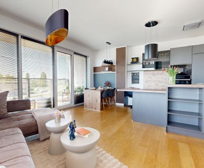 Designer 2-Bedroom Apartment with Parking in DOWNTOWN