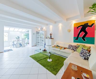 Sunny 2bdr apt 85m2, with terrace and garden, in an amazing location