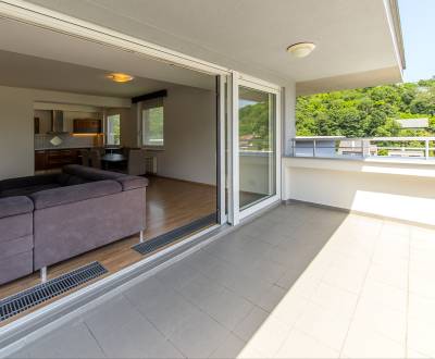 Special 3 bdr apt 160 m2, with terrace, A/C, 2x parking 