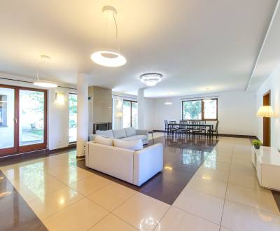 High standard 6 bdr apt 440 m2,  with swimming pool and garden