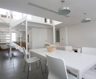 Sunny 2bdr duplex apt 140 m2, with terrace in a great location